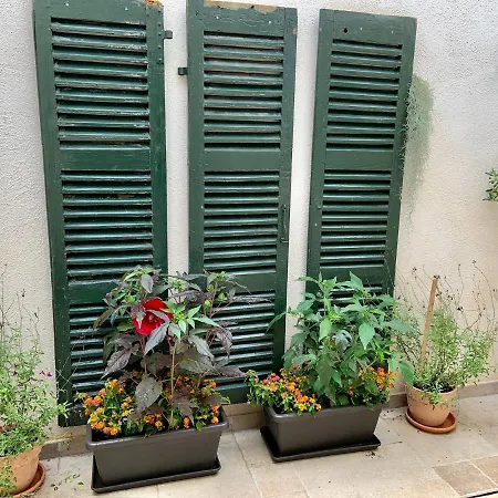 La Townhouse With Private Parking *