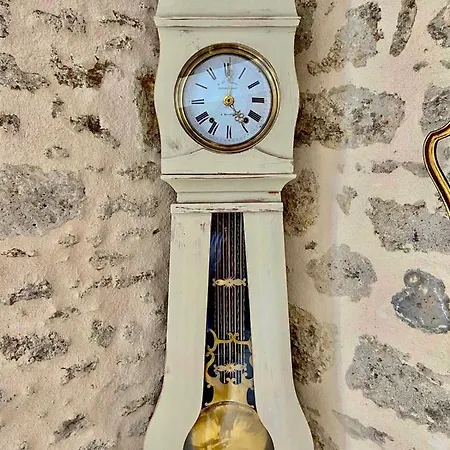 La Townhouse With Private Parking