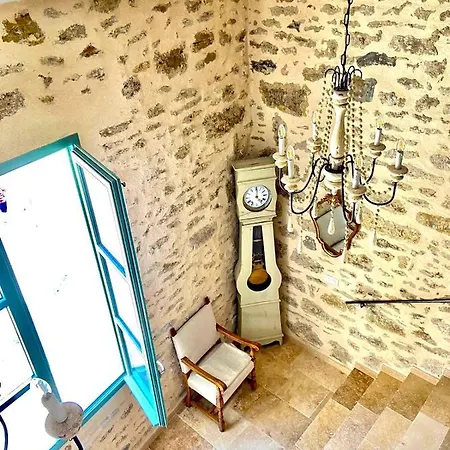 La Townhouse With Private Parking Пезенас