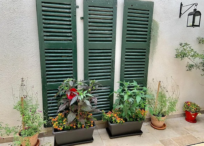 La Townhouse With Private Parking *