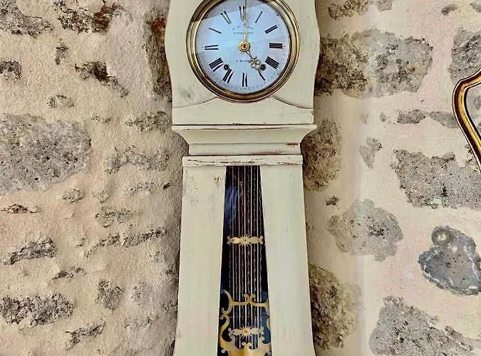 La Townhouse With Private Parking