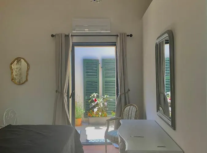 Casa de Férias La Townhouse With Private Parking