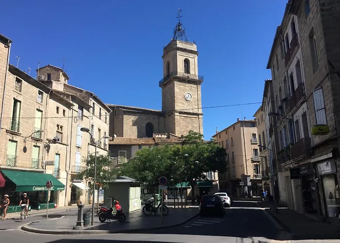 Casa de Férias La Townhouse With Private Parking